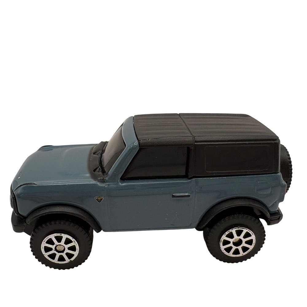 Maisto 2021 Ford Bronco Badlands 1/64 Scale Diecast Blue-Gray SUV 12310